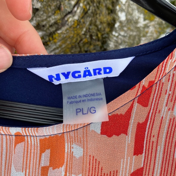 Woman's Tunic Top - Picture 4 of 5